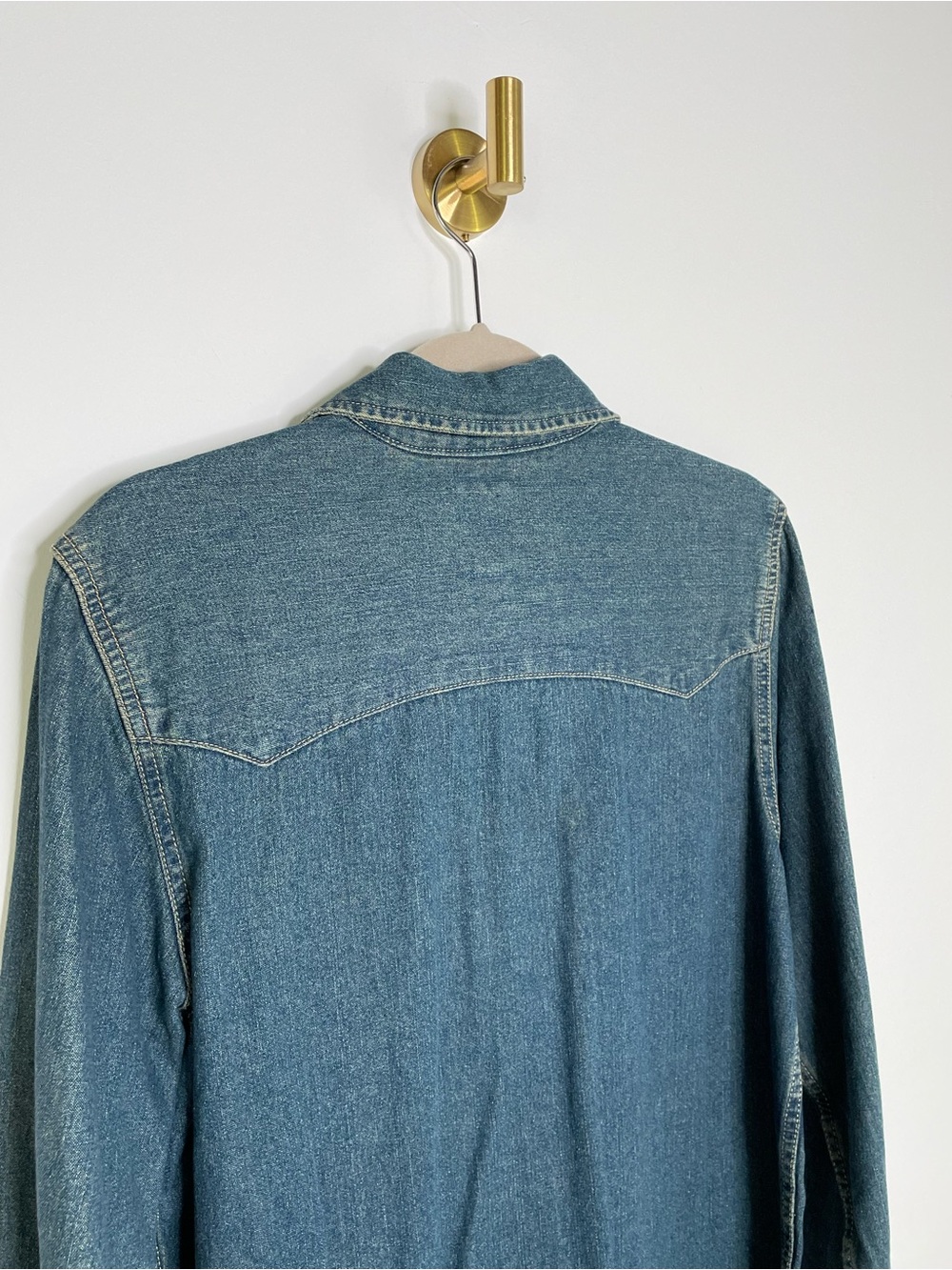 Boho Western | Levi's Yoke Denim Shirt | Bronze Swirl Snap Button | Medium Wash - Picture 10 of 13